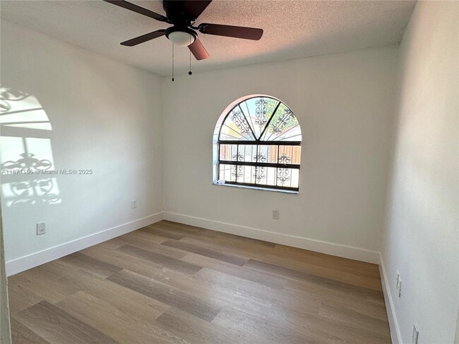 Building Photo - 2732 W 54th St