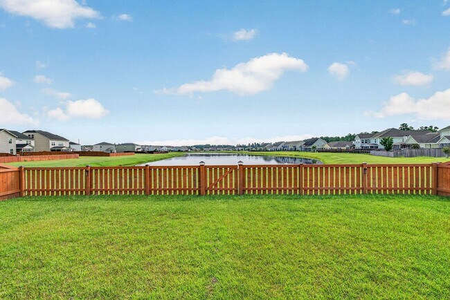 Building Photo - 204 Lake Minsi Dr