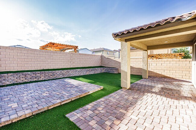 Building Photo - stunning one-story home