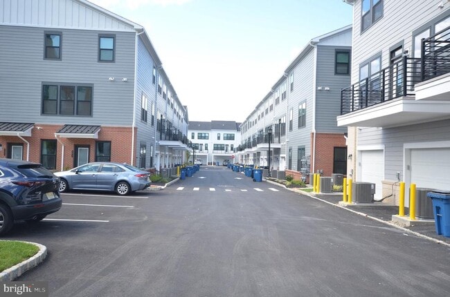 Building Photo - 1305 Parker Blvd