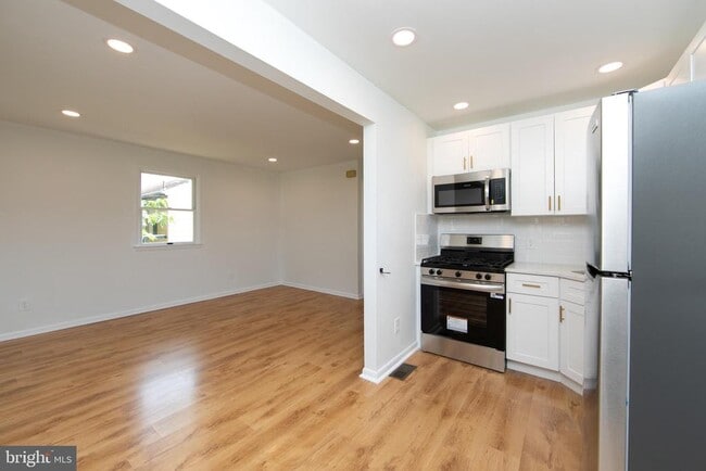 Building Photo - 32 Willis Ave