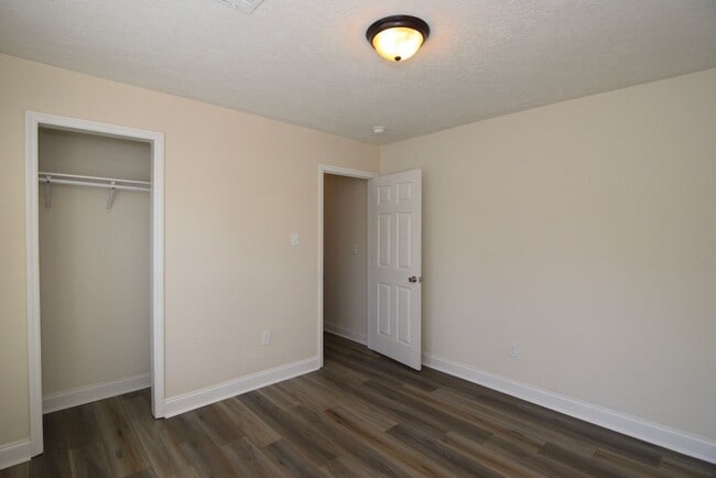 Building Photo - Recently Renovated 3 Bedroom House - Section 8 Welcome