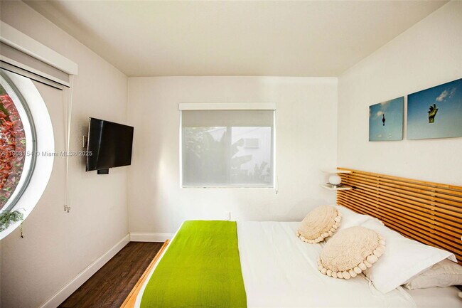 Building Photo - 1050 NW 46th St