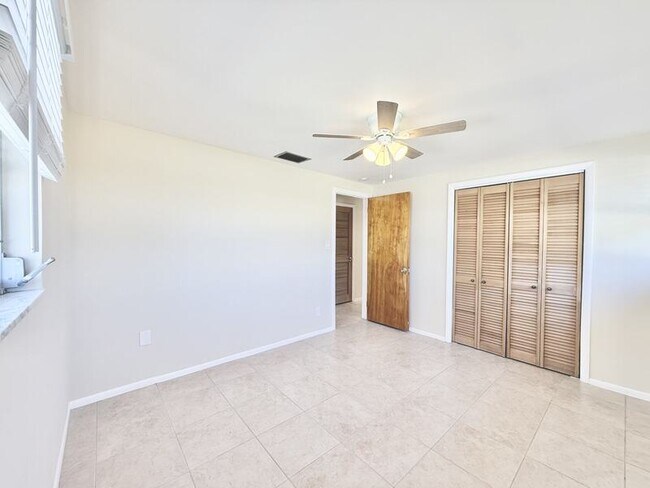 Building Photo - 8026 Brighton Dr