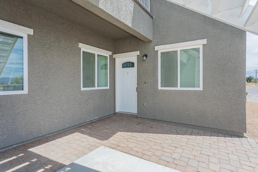 Building Photo - 1741 S Dandelion St