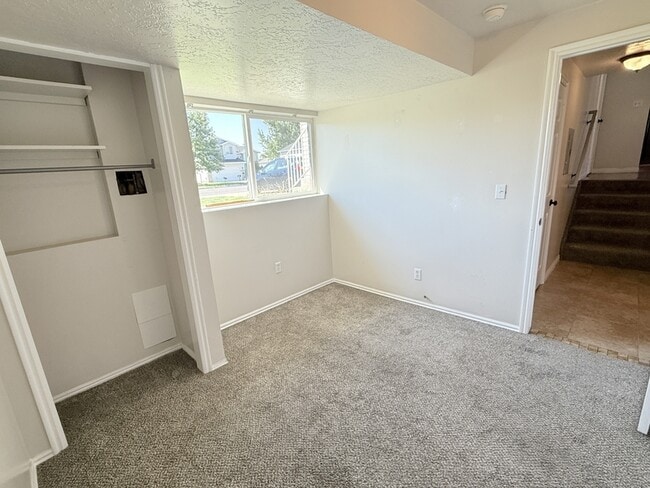 Building Photo - 2022 N 850 W