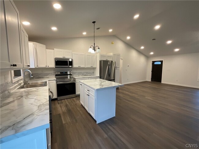 Building Photo - 32183 US-20