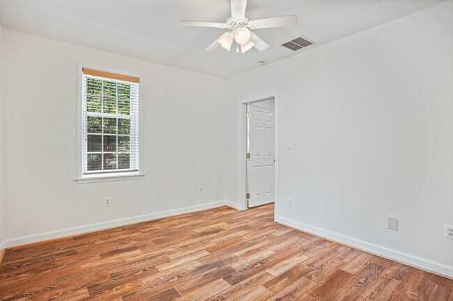 Building Photo - 7712 Dolly Dr