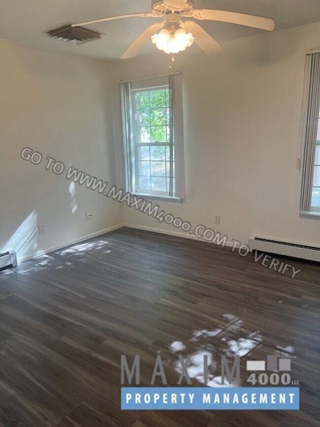Building Photo - 401 E Mayfield Dr