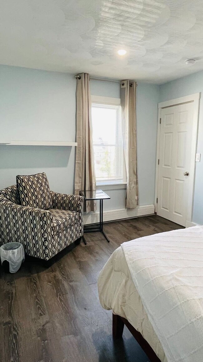 Building Photo - 25 Andem St