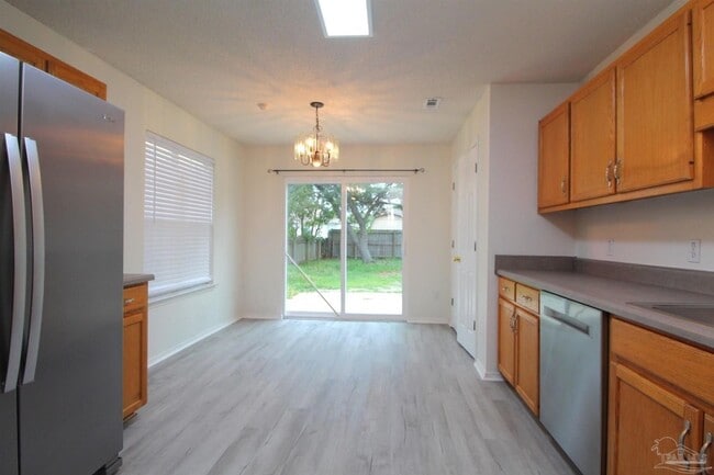 Building Photo - 2432 Gulf Breeze Ave