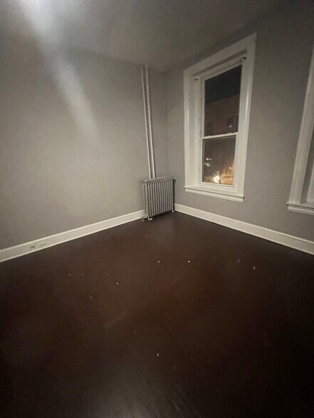 Building Photo - 243 N Queen St