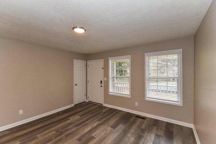 Building Photo - 6677 Birchwood Terrace