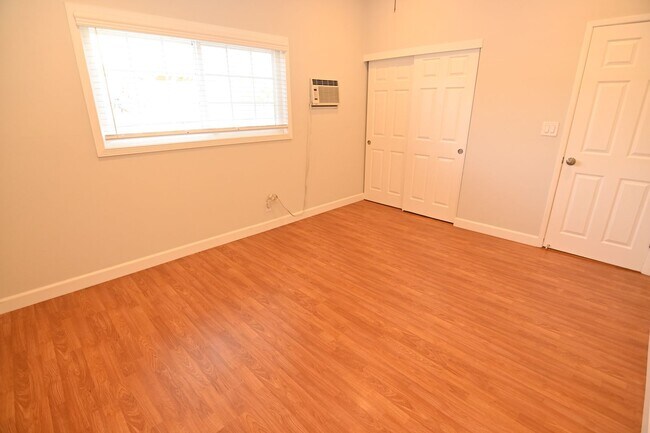 Building Photo - 1935 Jackson St