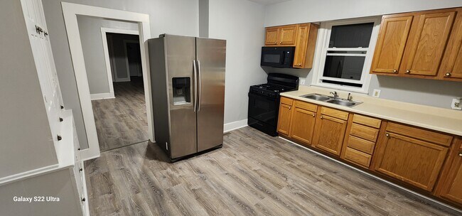 Building Photo - State St Duplex