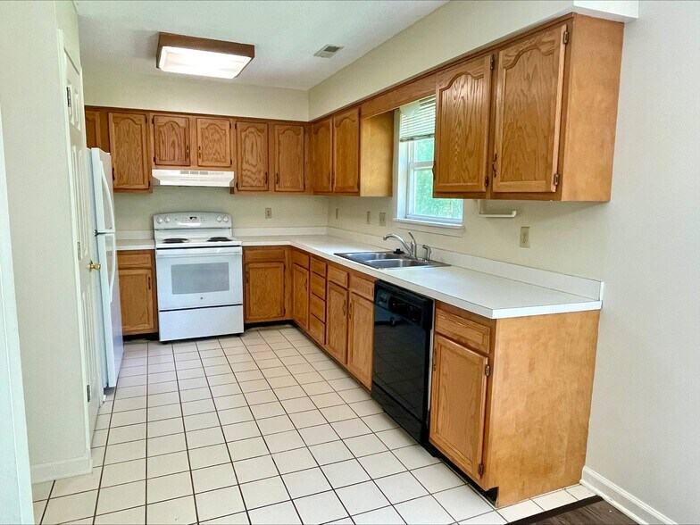 Building Photo - 494 Pheasant Run