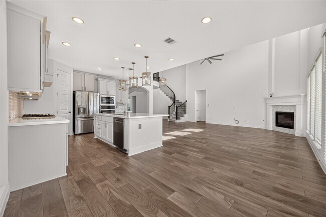 Building Photo - 25109 Pinebrook Grove Ln