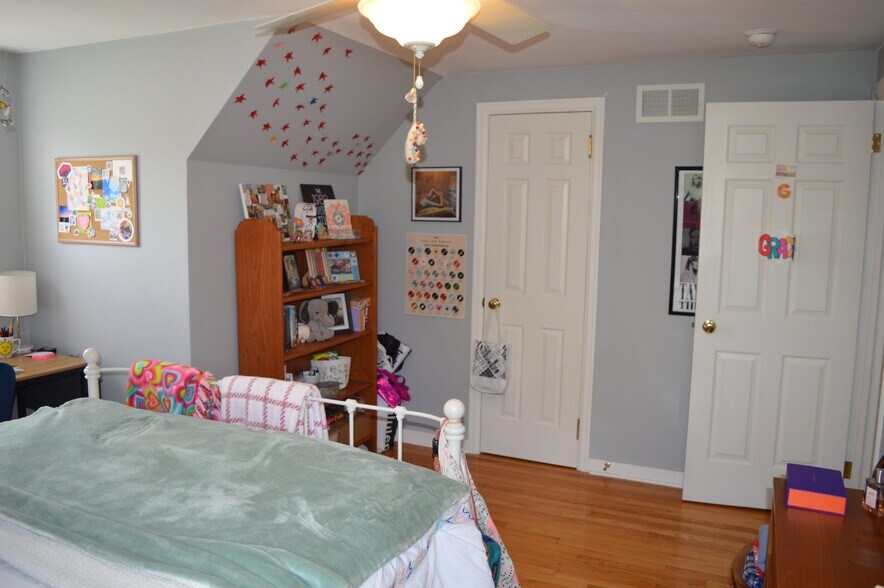 Building Photo - 7002 Hubbard Ave