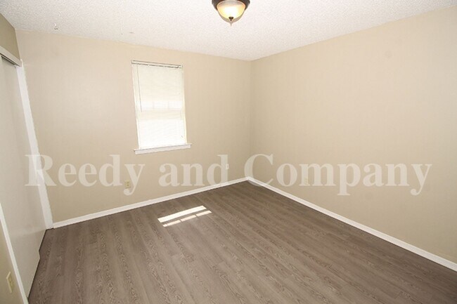 Building Photo - 5677 Fenway Dr