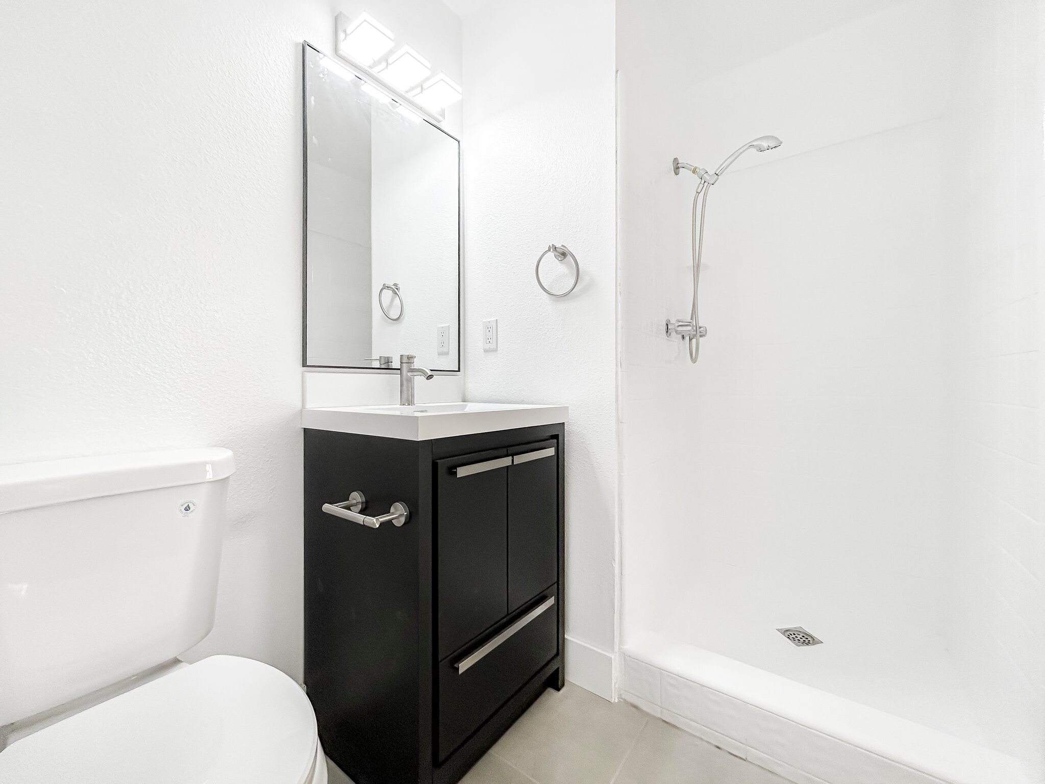 Building Photo - 3332-10863 Florista St
