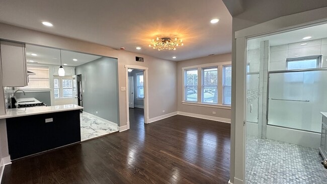 Building Photo - 5226 N Bernard St