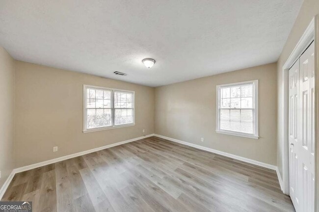 Building Photo - 245 Kimberly Way SW