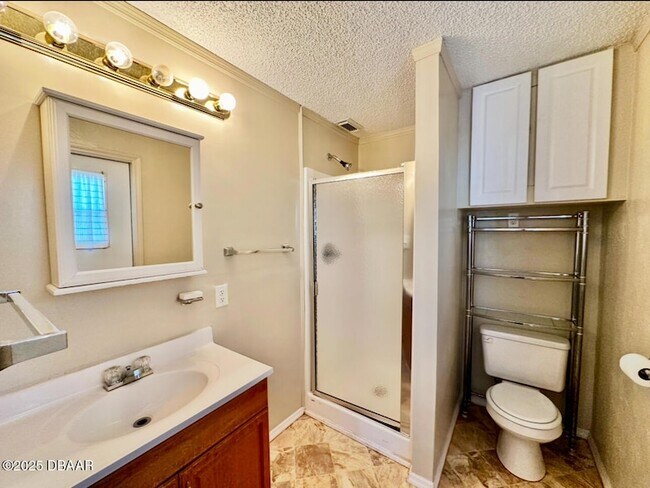 Building Photo - 1104 Jacaranda Ave