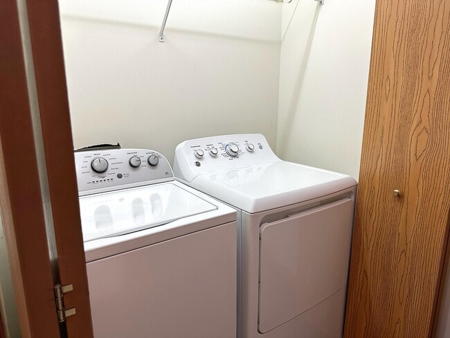 Building Photo - 482 Fox Ln