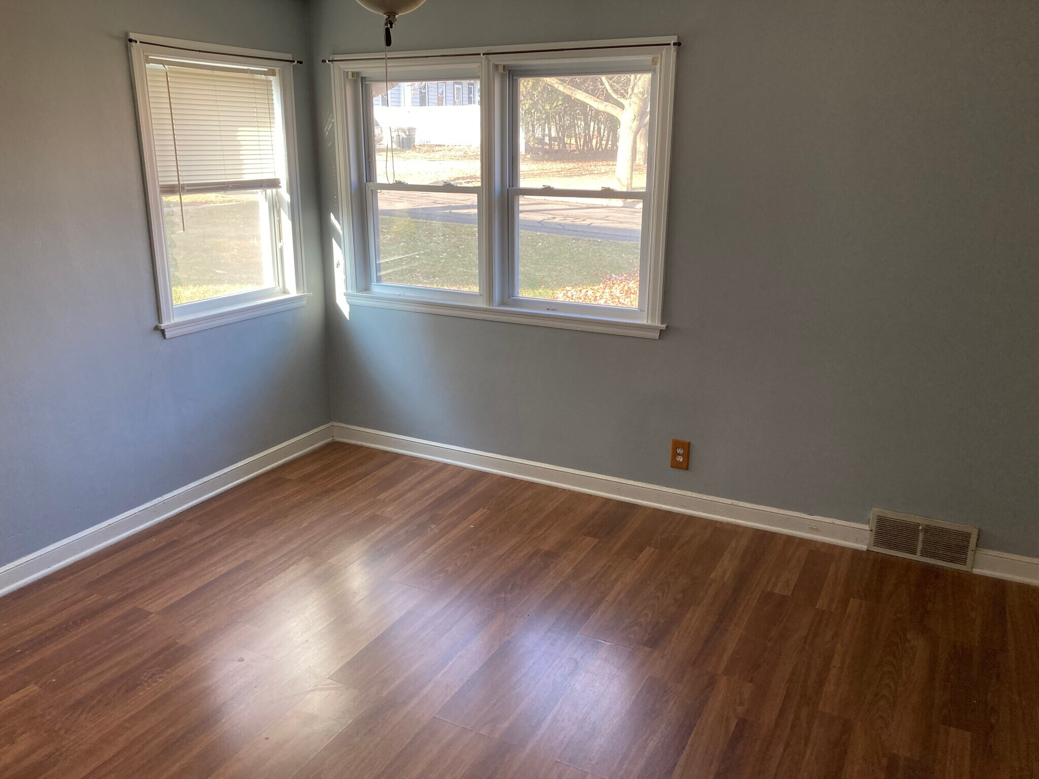 Building Photo - 4631 W Midland Dr