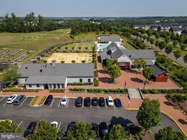 Building Photo - 1747 Riverbluff Ave