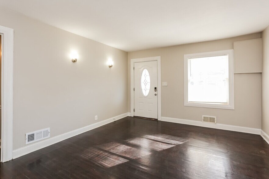 Building Photo - 3218 Bluebird Ln