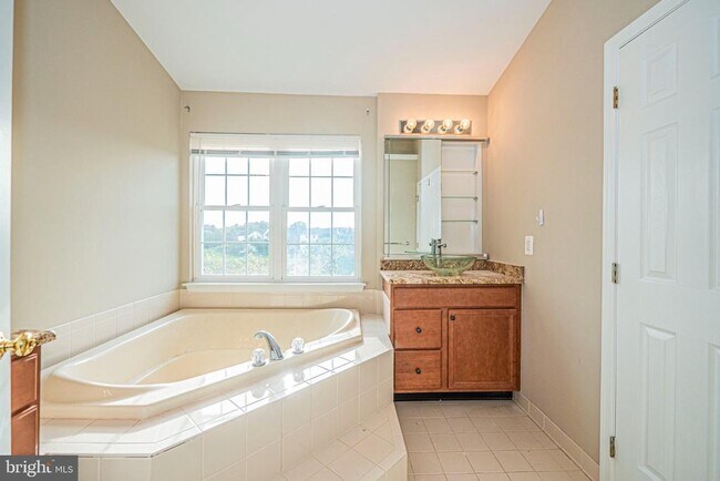 Building Photo - 22619 Upperville Heights Square