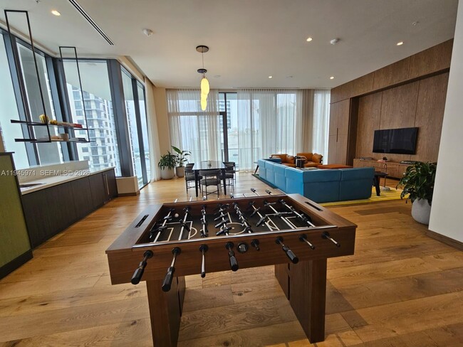 Building Photo - 11 NE 6th St