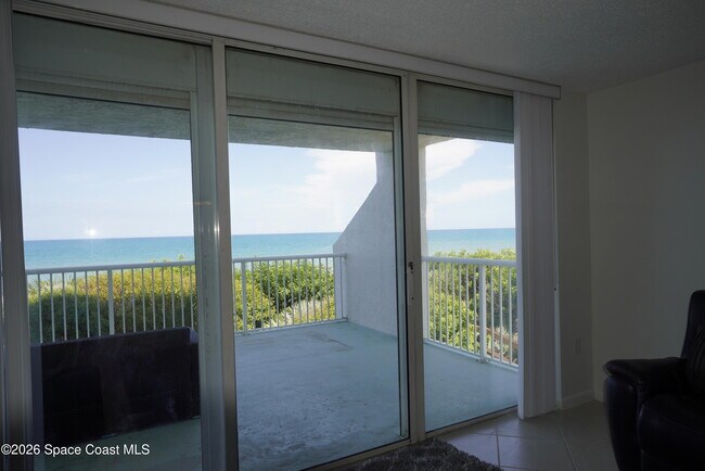 Building Photo - 1555 N Hwy A1A