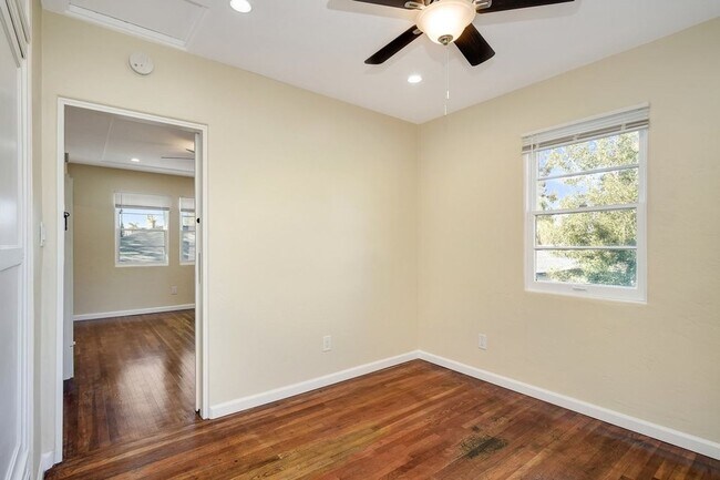 Building Photo - 4415-4419 VAN DYKE AVENUE %