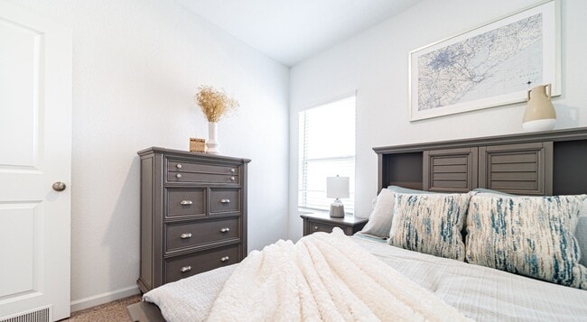 Building Photo - 9730 Kilkenny St