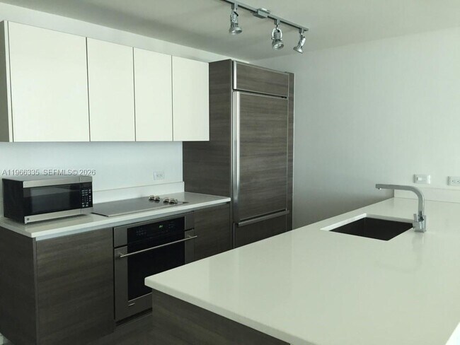 Building Photo - 1100 S Miami Ave