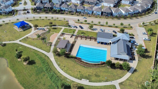 Building Photo - 9830 Magnolia Village Ln