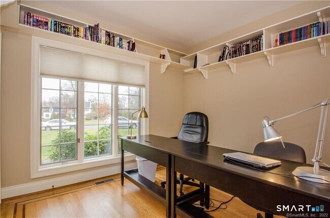 Building Photo - 4 Buckingham Ln