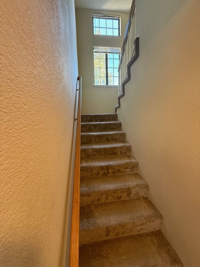 Building Photo - Cambrian 3 bedroom 2.5 Bath Home, Nice Court Location,