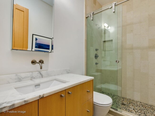 Building Photo - 1302 W Erie St