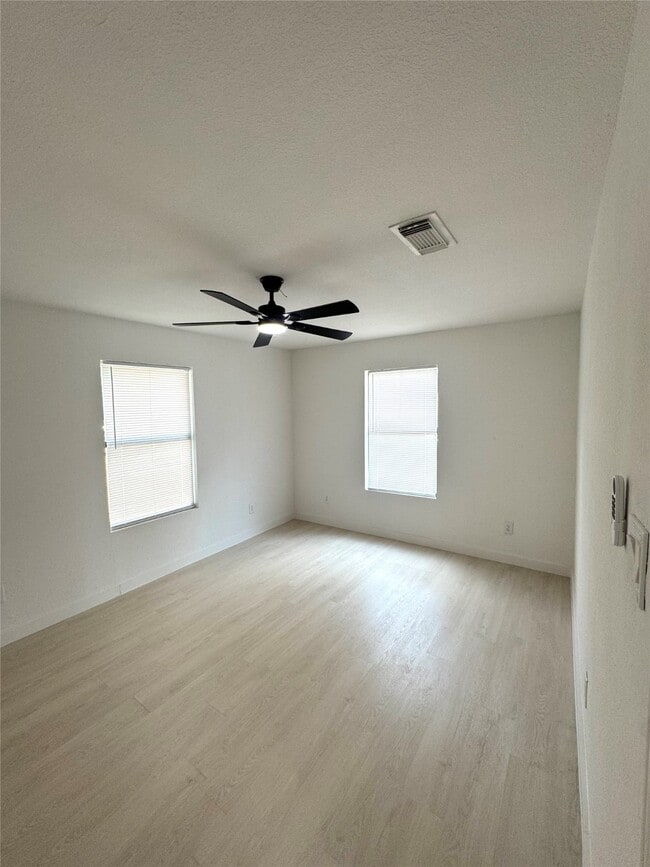 Building Photo - 7640 Broadview Dr