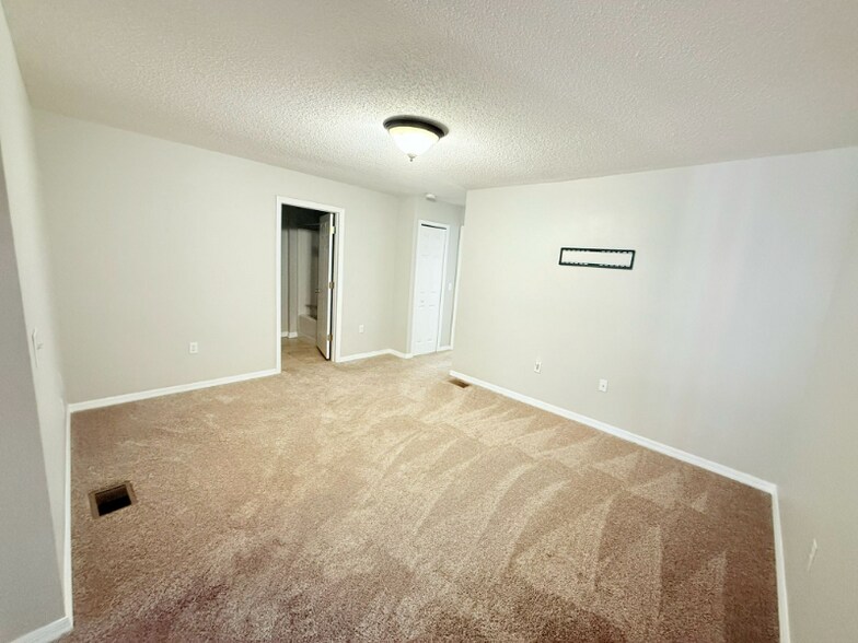 Building Photo - 9917 Ashburn Lake Dr