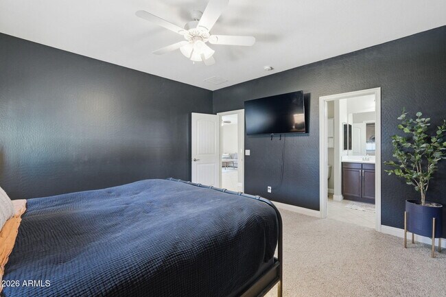Building Photo - 1630 W Paisley Dr
