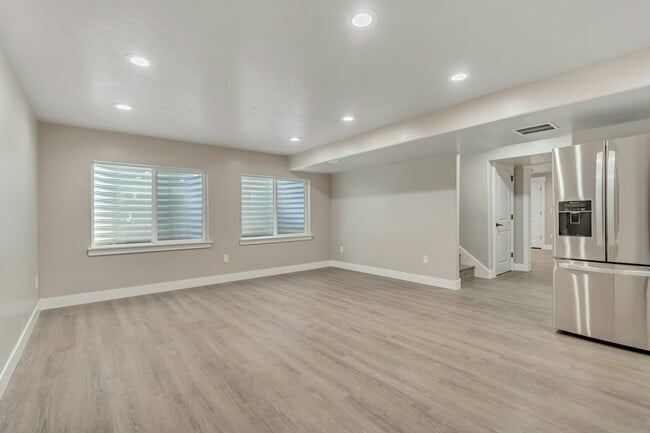 Building Photo - 1316 W Quailhill Rd