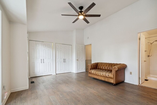 Building Photo - Really Cool, Spacious 3br Townhome with De...