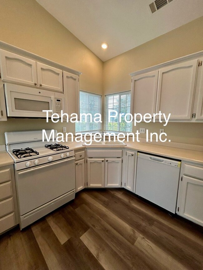 Building Photo - Updated 3 bedroom 2 bathroom in Cottonwood...