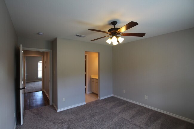 Building Photo - Coming Soon! Luxurious 3 Bed 2.5 Bath Rent...
