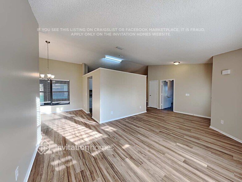 Building Photo - 2206 Fairmont Cir