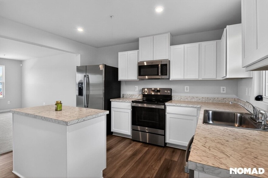 Building Photo - 611 Yellow Bill Ln